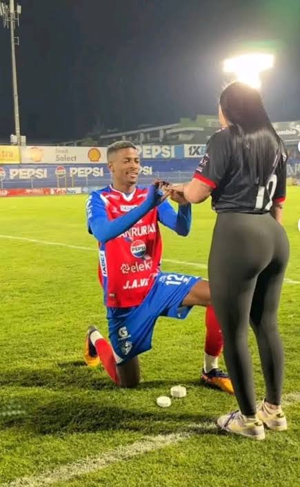 Footballer, Derrikson Quiros announces break-up with girlfriend three days after proposing to her on the pitch (video)